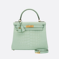 HERMÈS KELLY 28 – MATTES ALLIGATORLEDER VERT D’EAU (UMGEKEHRTE NÄHTE)