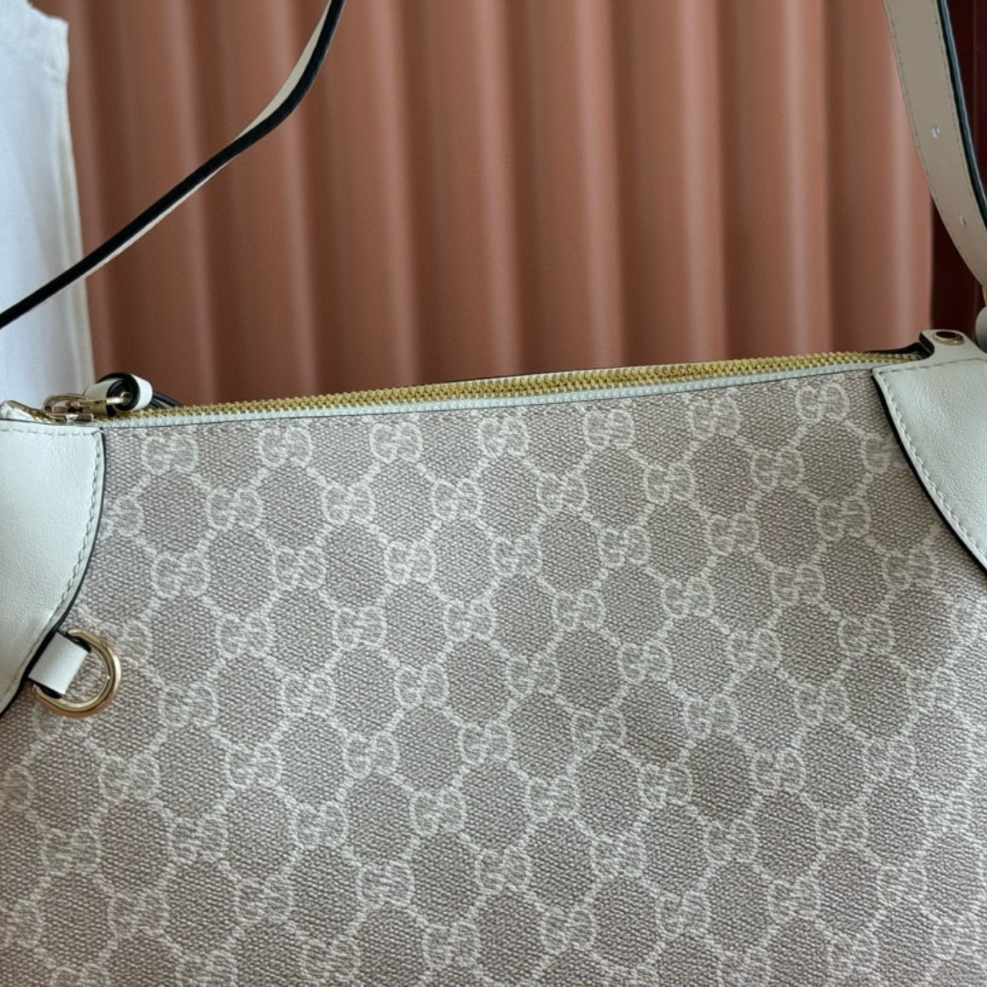 GUCCI – KLEINE SCHULTERTASCHE MIT GG-EMBLEM