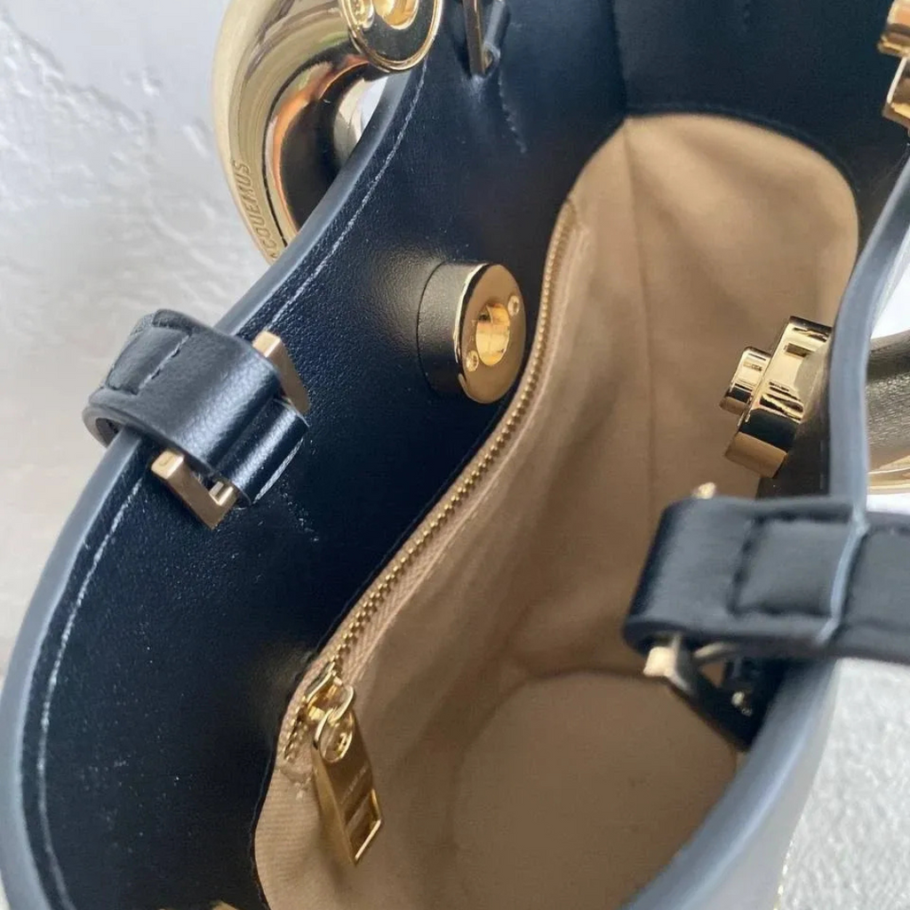 JACQUEMUS LE PETIT BAMBOLA LEDERTASCHE